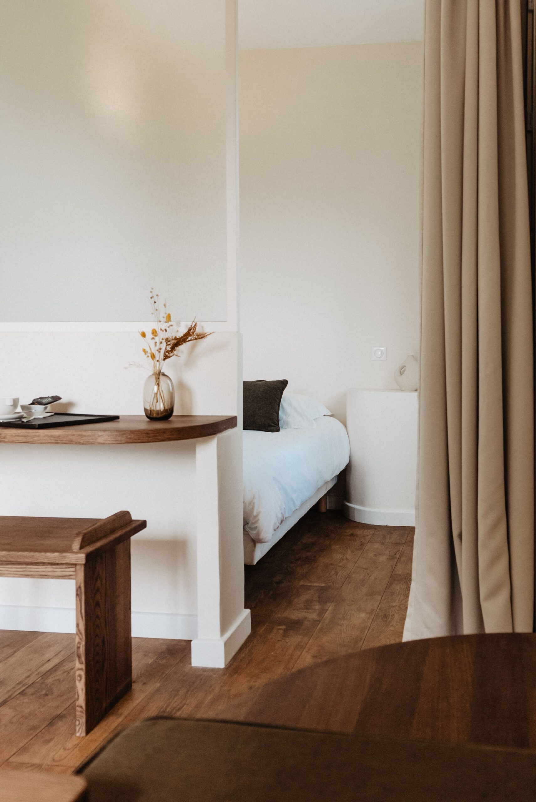 Chambre rustique - Plancher bois - Architecte d'intérieur Paris