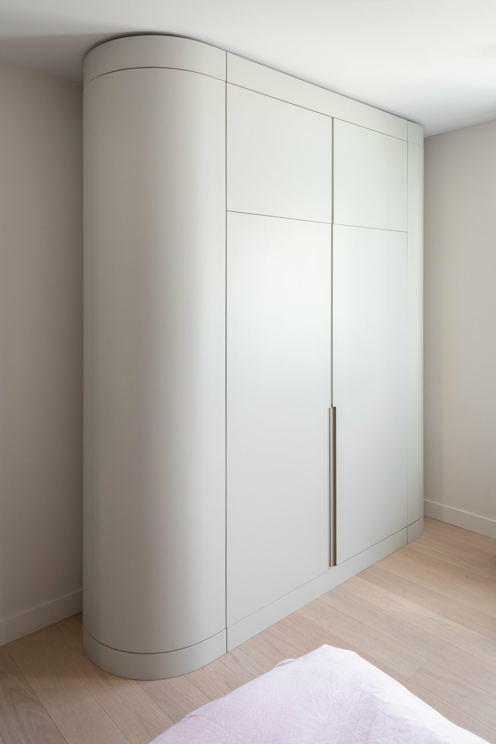 Bureau inox gris - Style minimaliste et contemporain - Architecte d'intérieur Paris